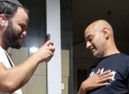 فيديو: موقف ورسالة مشرفة من الرملة .. اعادة مبلغا مفقوداً ليهودي 